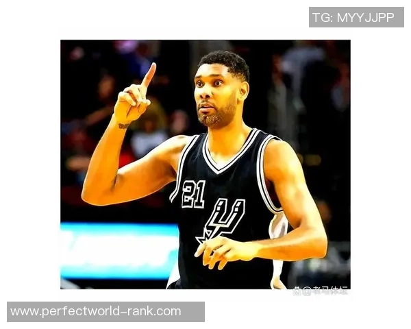 邓肯在激烈对抗中成功反击姚明展现篮球巨星的风采与实力