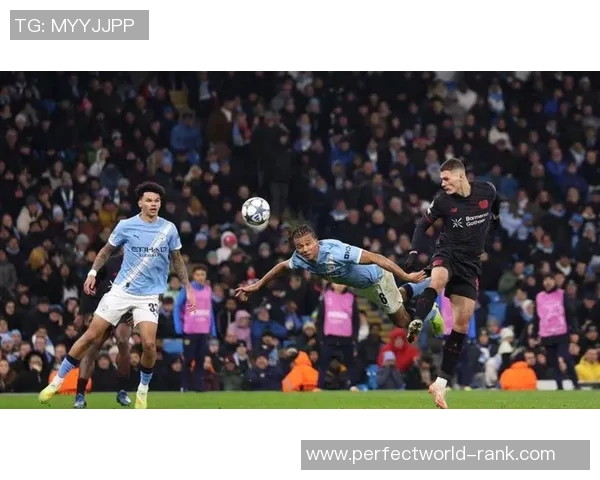 德甲激战：巴黎圣日耳曼险胜曼城引发争议判罚全场沸腾