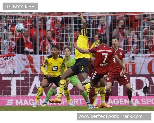 西甲经典对决：多特蒙德与拜仁战成平局引发全场震惊